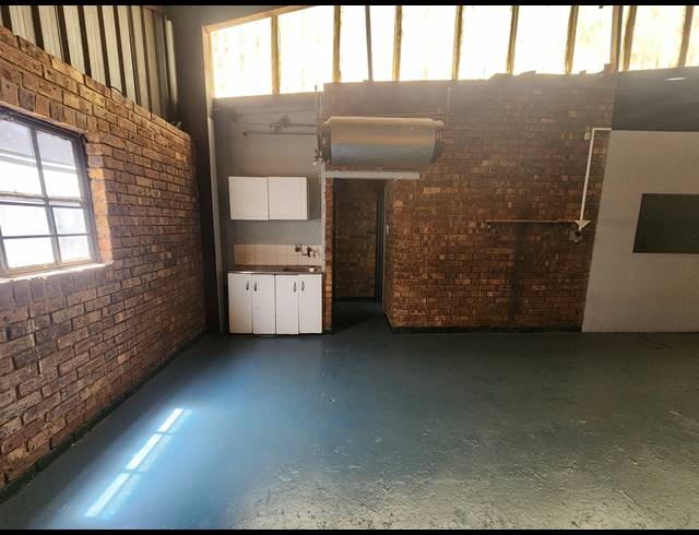 172M² WAREHOUSE TO LET IN WADEVILLE